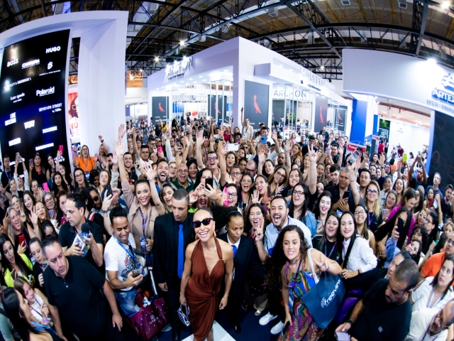 Por Qué América Latina Es el Próximo Gran Mercado de Gafas (Y Cómo Podemos Ayudarte a Ganarlo)